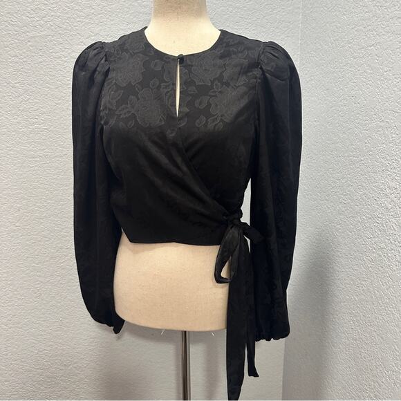 WAYF Size M Black Floral Jacquard Elegant Silky Cropped Classic Wrap Top Date - Picture 4 of 11